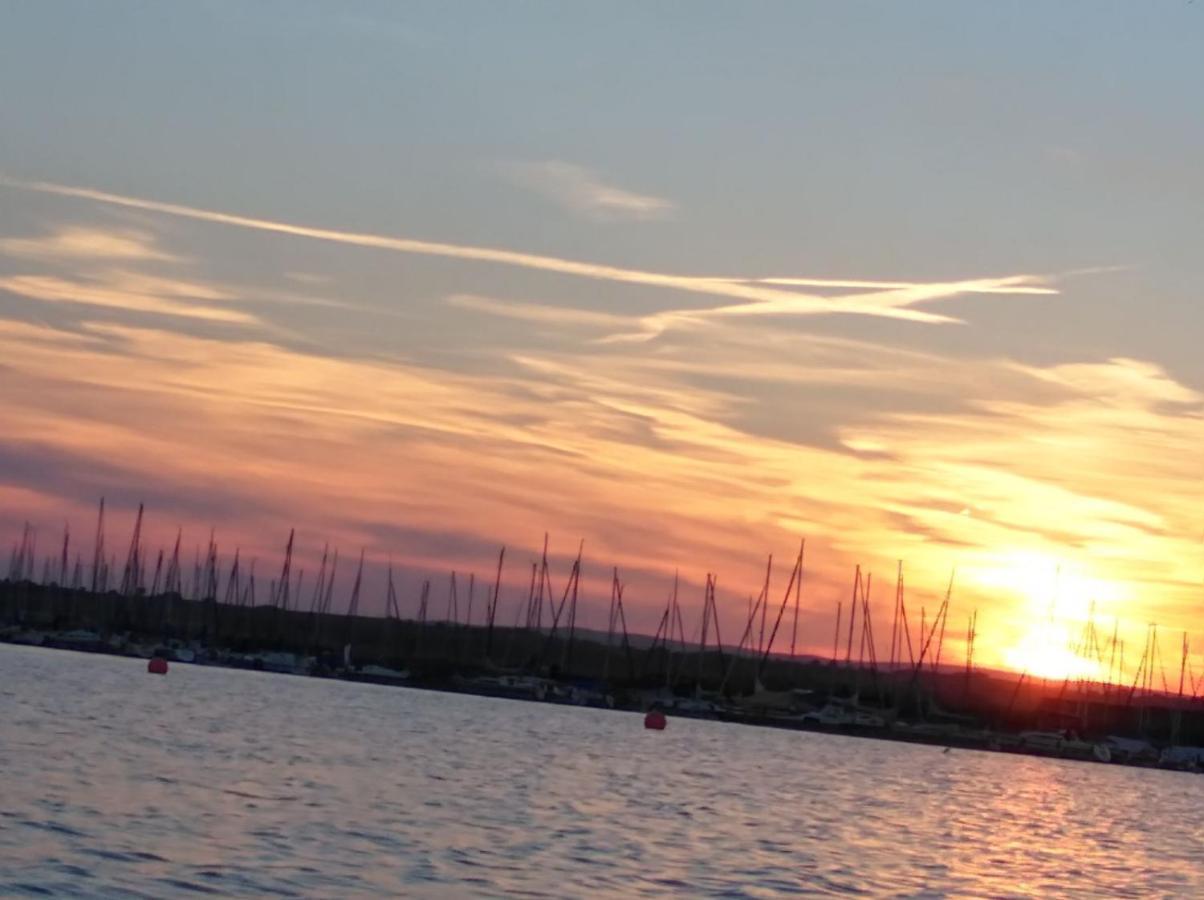 Pfahlbau Sunset II Toplage Inklusive Elektroboot Руст Экстерьер фото